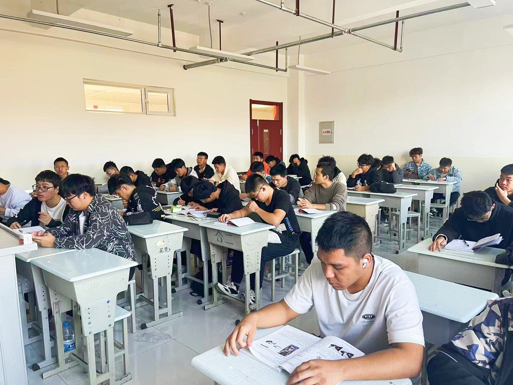 充满学习乐趣，一起挑战青少年无人机培训！